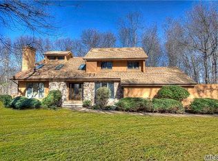 3 Bracken Ln, Rocky Point, NY 11778