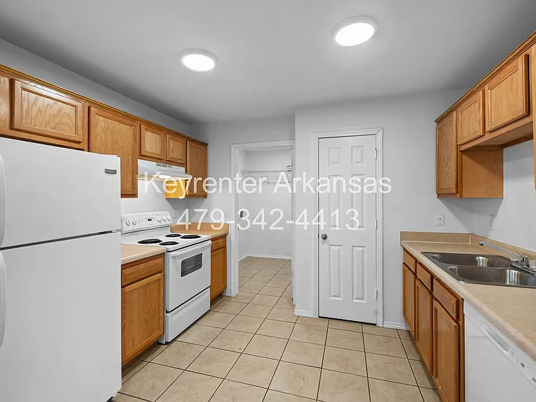 706 SW Sandrock Rd — Photo 10