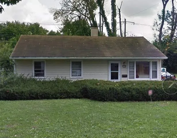1318 Hedge Rd photo 1