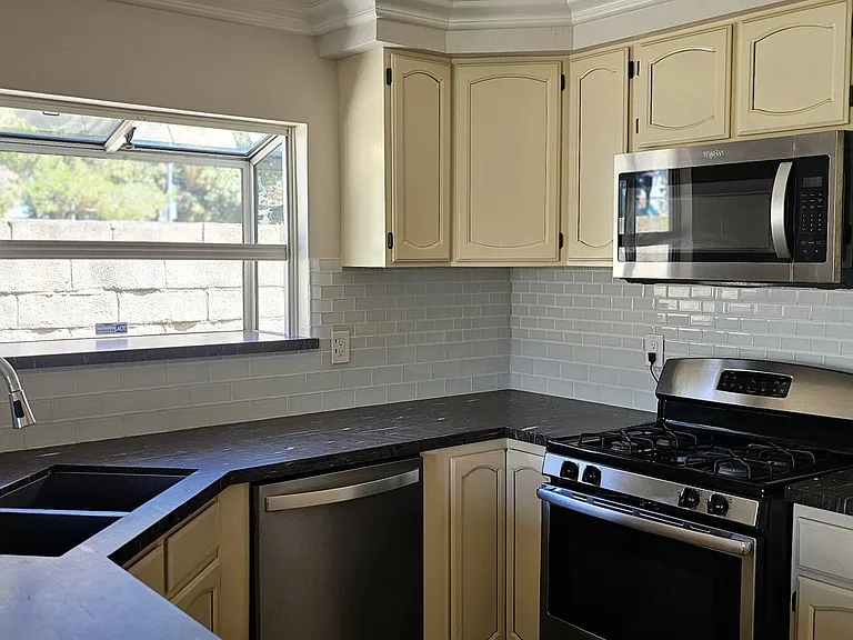 4551 Parkglen Cir — Photo 12
