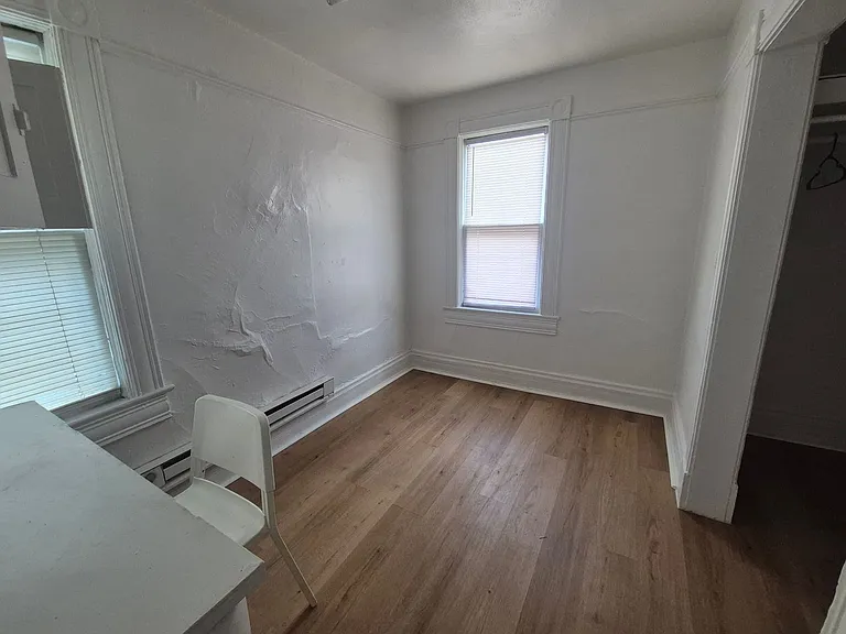 Downtown Rooms — Photo 16