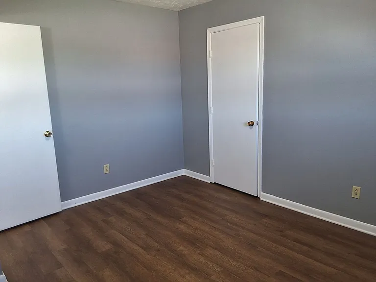 253 University Dr — Photo 8