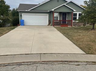 103 Grae Ct, Tonganoxie, KS 66086