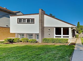 9051 Forestview Rd, Evanston, IL 60203