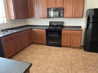 3 bed, 2.5 bath, 2038 sqft, $2,000 — Photo 4