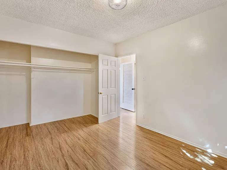 4522 Saint Charles Pl #8 — Photo 14