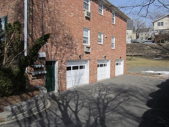 Garage for 1 parking for 2 total