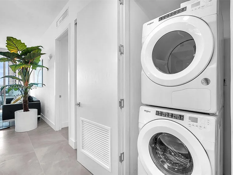 17550 Collins Ave #504 — Photo 4