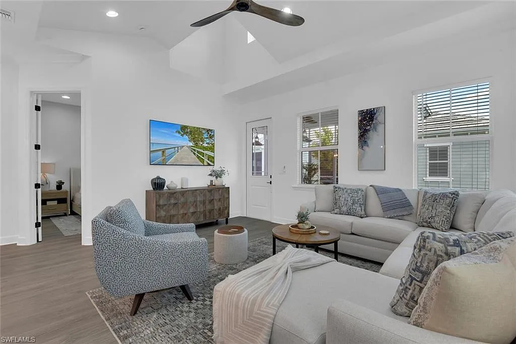 2 bed, 2.0 bath, 1204 sqft, $7,750 — Photo 3