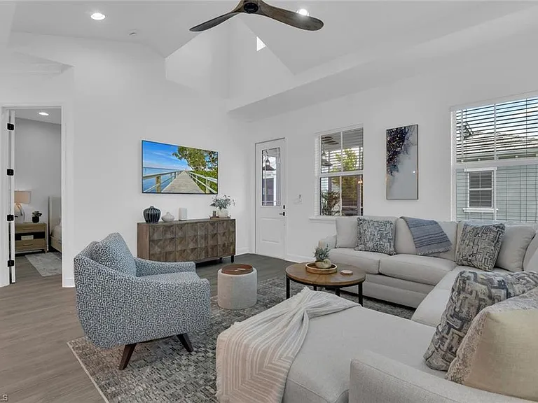 7242 Saona Ct — Photo 3