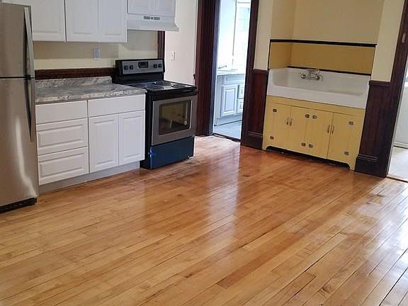 4th image of 216 Daniels St #2