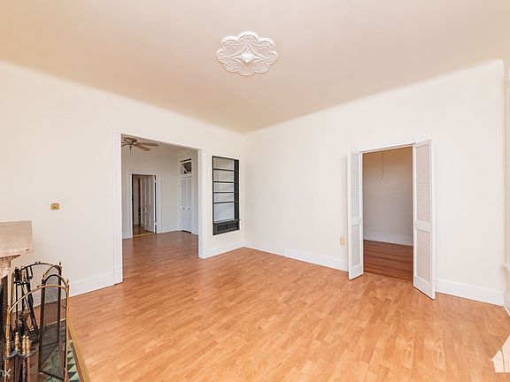 1683312655-2023_5_5_3300_N_Racine_Unit_3_5