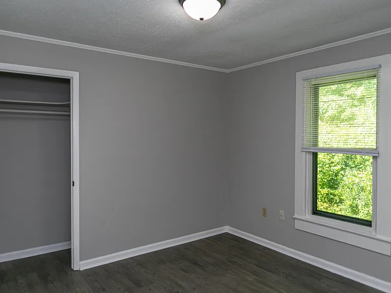 115 E Parker Rd — Photo 9