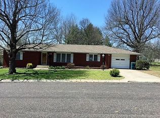 1304 8th St, Monett, MO 65708