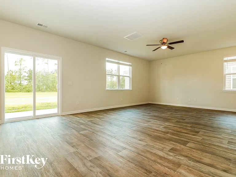 409 Zenith Blvd — Photo 4