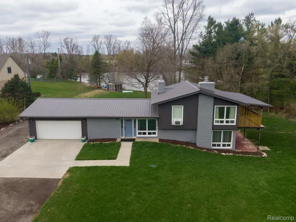 8265 Ann Arbor Rd W, Plymouth, MI 48170