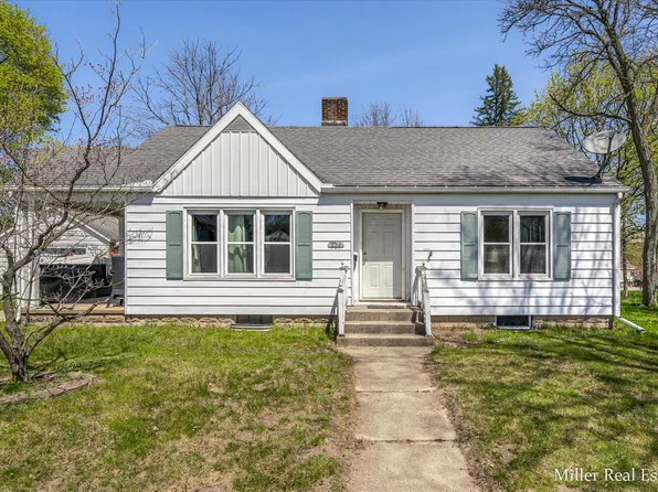 729 E Madison St, Hastings, MI 49058