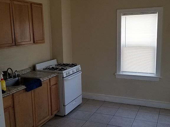 4th image of 1089 Coronado Ave