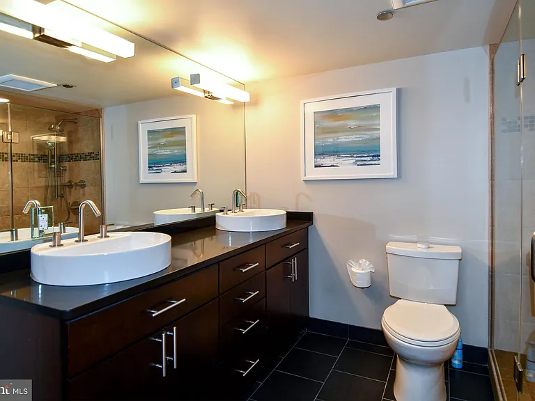 1301 N Courthouse Rd #1005 — Photo 25