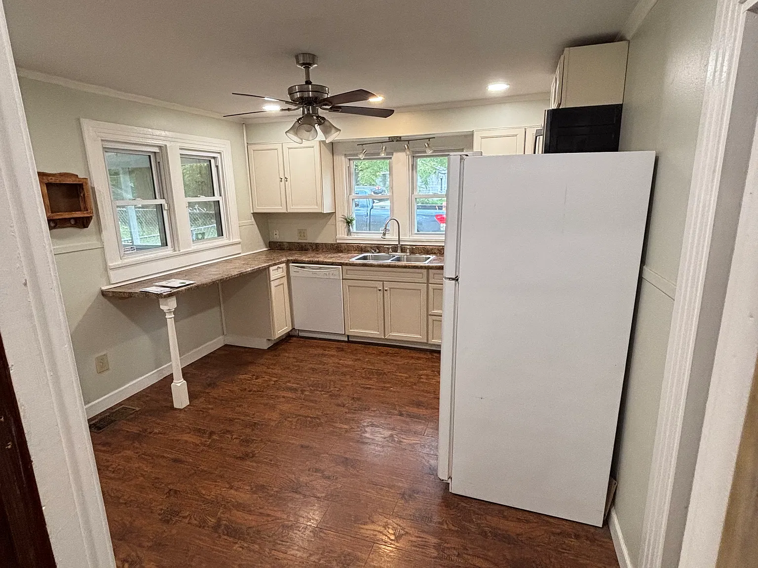 2 bed, 1000 sqft, $1,400 — Photo 3