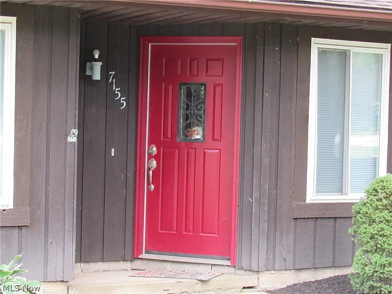 7155 Auburn Rd — Photo 2
