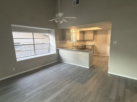 4th image of 5009 Crestwood Dr