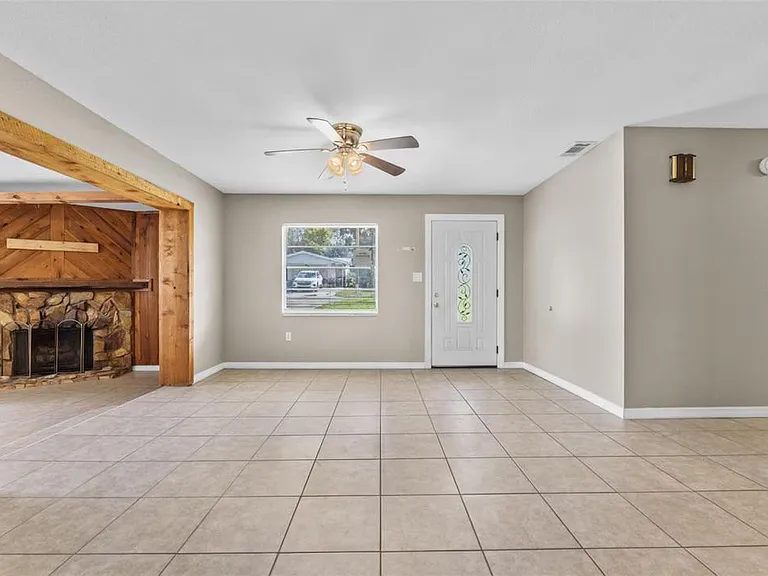 122 Gordon Dr — Photo 4