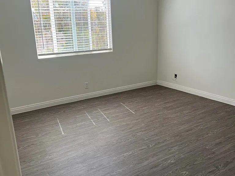 Greenbrier Apartments — Photo 21