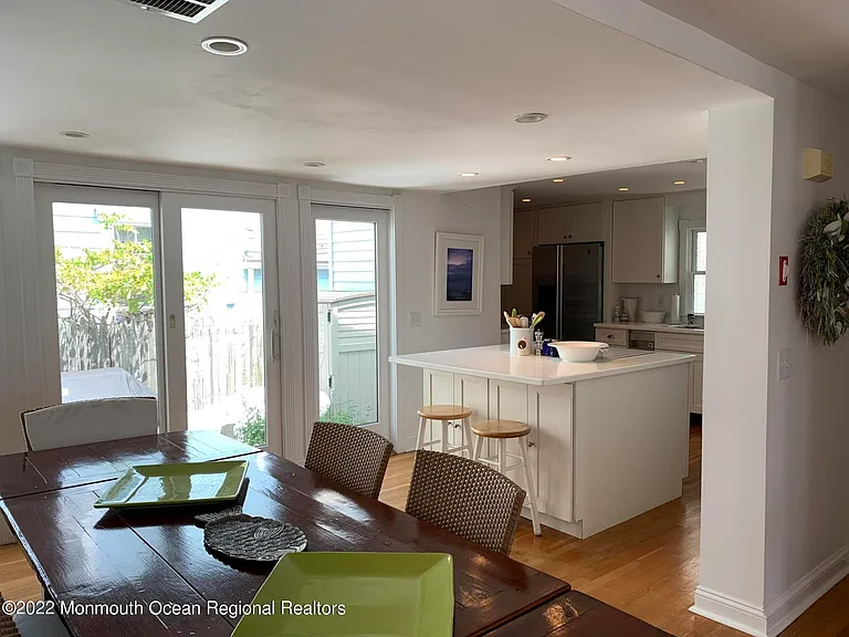 13 Heck Ave — Photo 8