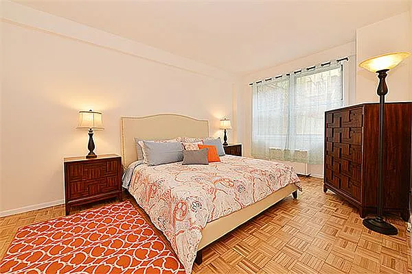 Sold by R New York | media 8