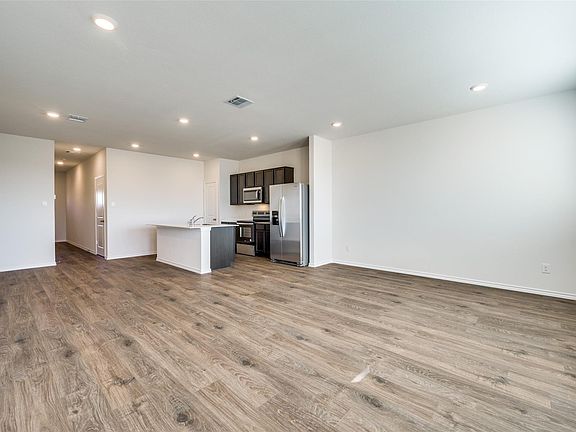 5th image of 7024 Vining Dr