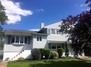 27 Miliken Rd, Colonia, NJ 07067