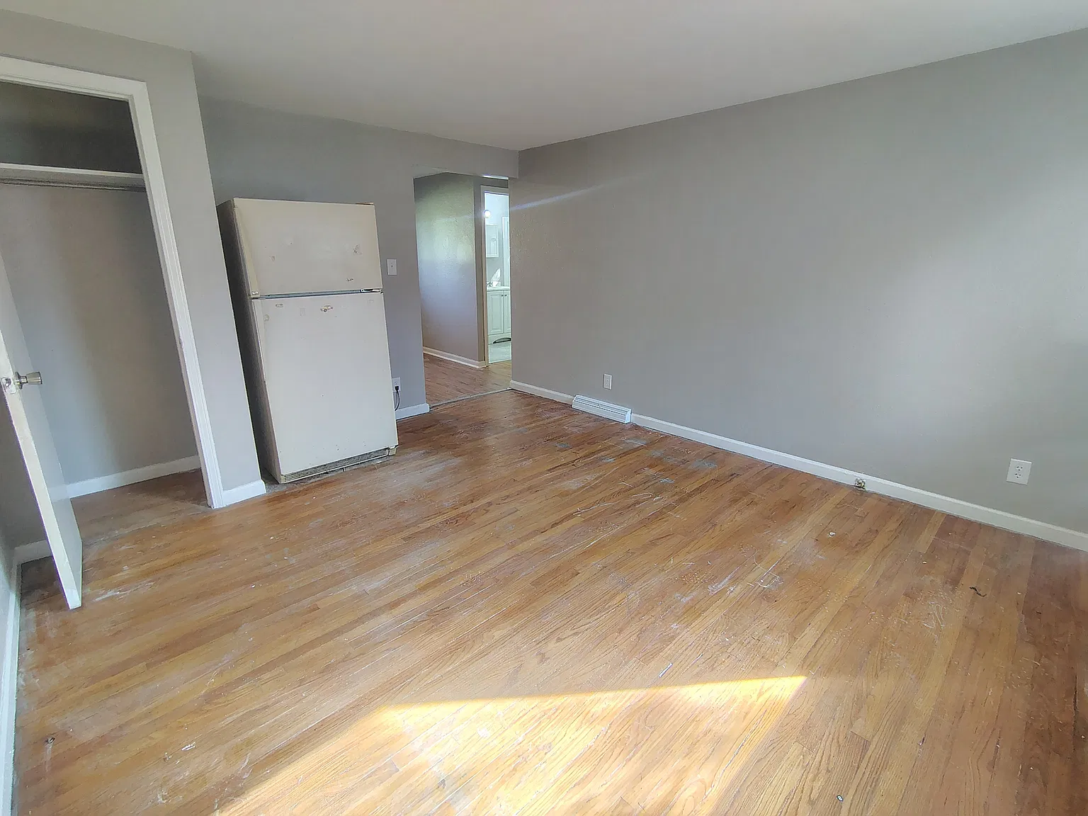 828 8th Ave — Photo 4