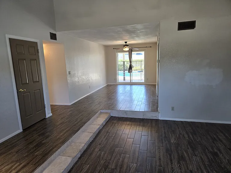 4301 E Hearn Rd — Photo 15