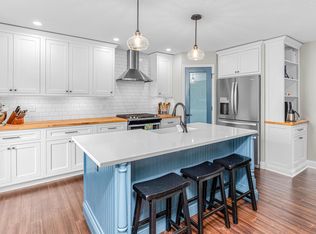 1071 Briar Creek Rd, Eagan, MN 55123