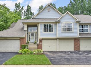 30W050 Willow Ln, Warrenville, IL 60555