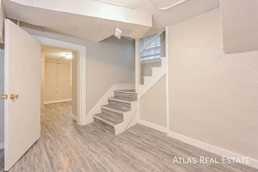 One Month Free! Spacious One-Bedroom Near Cheesman Park — Photo 3