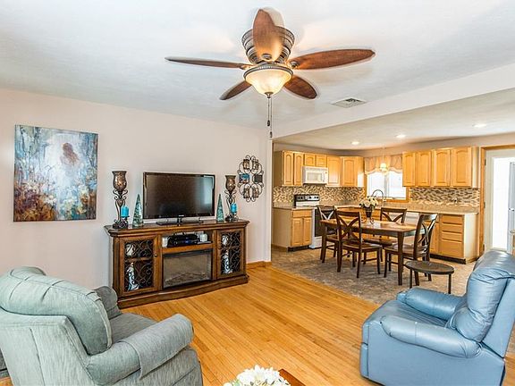 3rd image of 50 Lake St