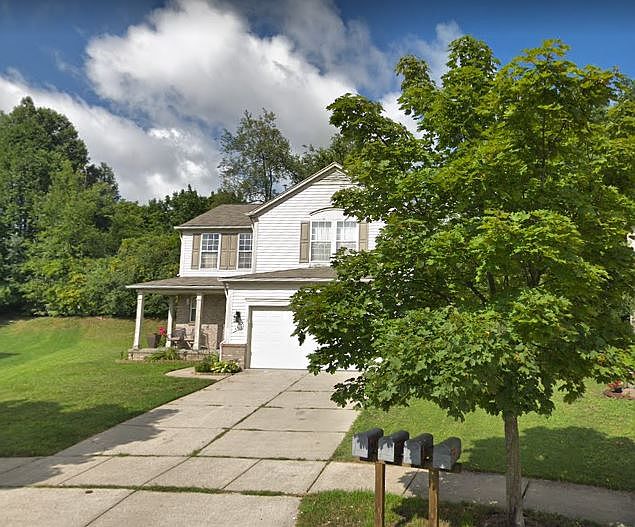 1st image of 690 Saint Andrews Ct