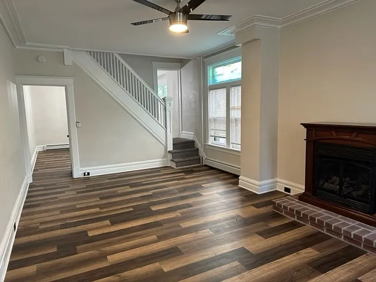 2342 Ellerslie St — Photo 2