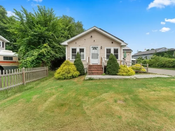 18 Edinboro Ave, Brockton, MA 02301