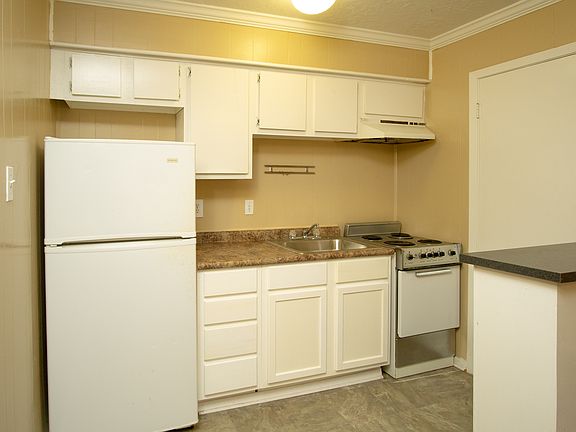 5th image of 1402 East Cir