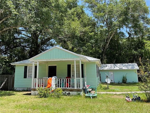 3rd image of 3222 Treville Ave
