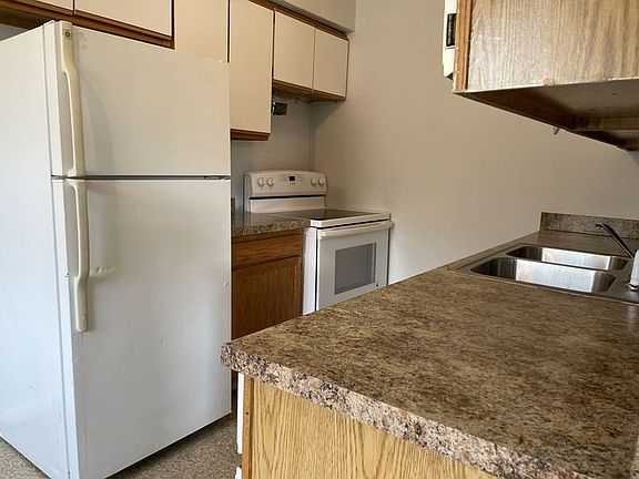 3rd image of 1314 Reservoir Ave #A