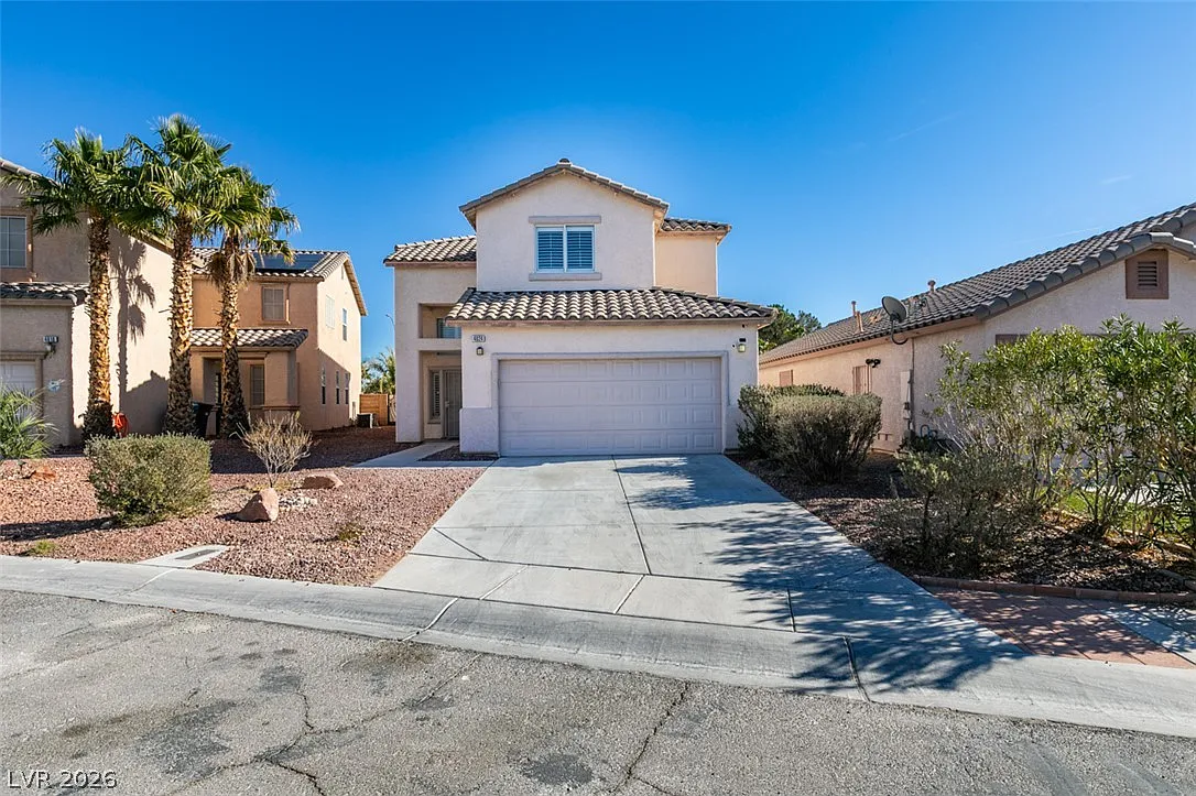 4 bed, 3.0 bath, 2212 sqft, $2,400 — Photo 2