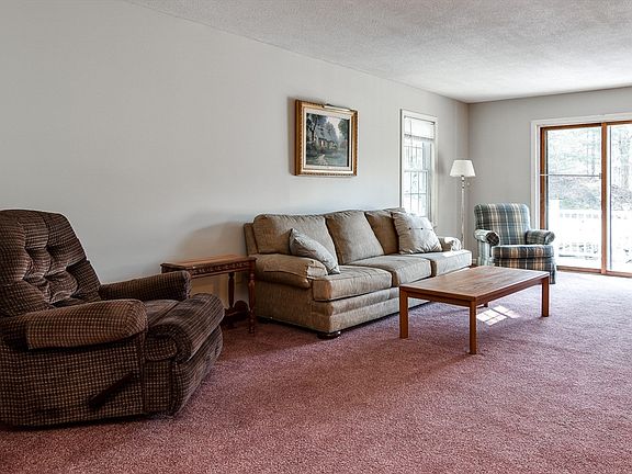 3rd image of 44 Laurelwood Dr Unit 44