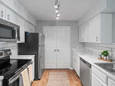 The Tarragon Apartments — photo 2