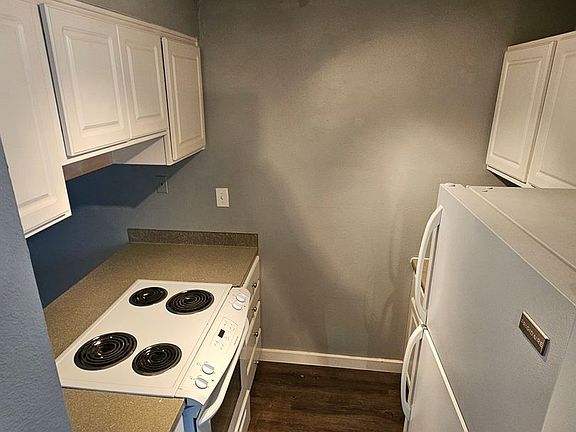 5th image of 11119 Woodinville Dr #102