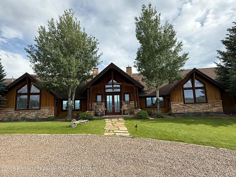 2103 Ten Peaks Mesa Rd — Photo 38