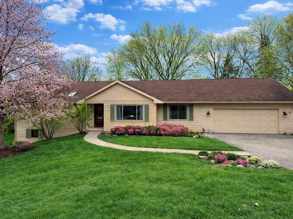 4516 Hillside Ct, Crystal Lake, IL 60012